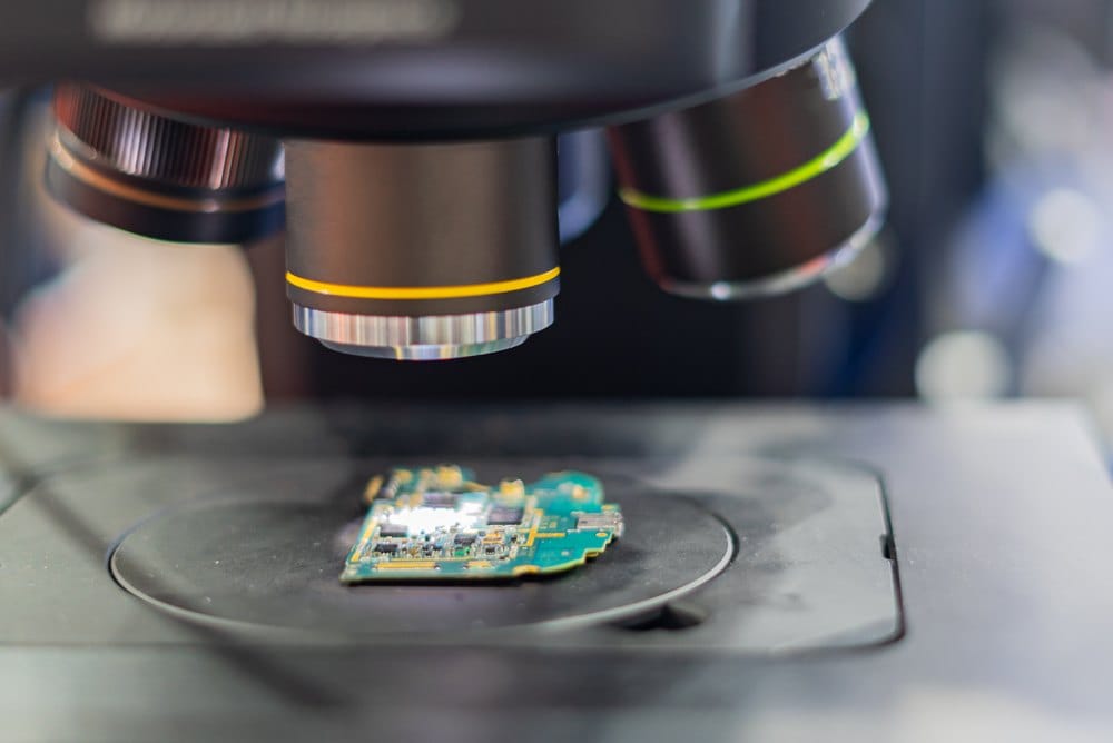 Microscope set up for inspecting electronic circuit boards